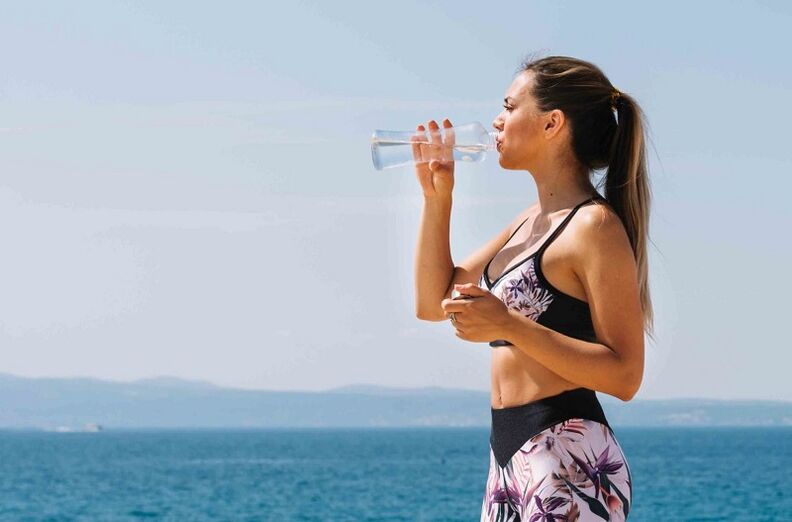 Beber agua pura puede ayudarte a perder peso