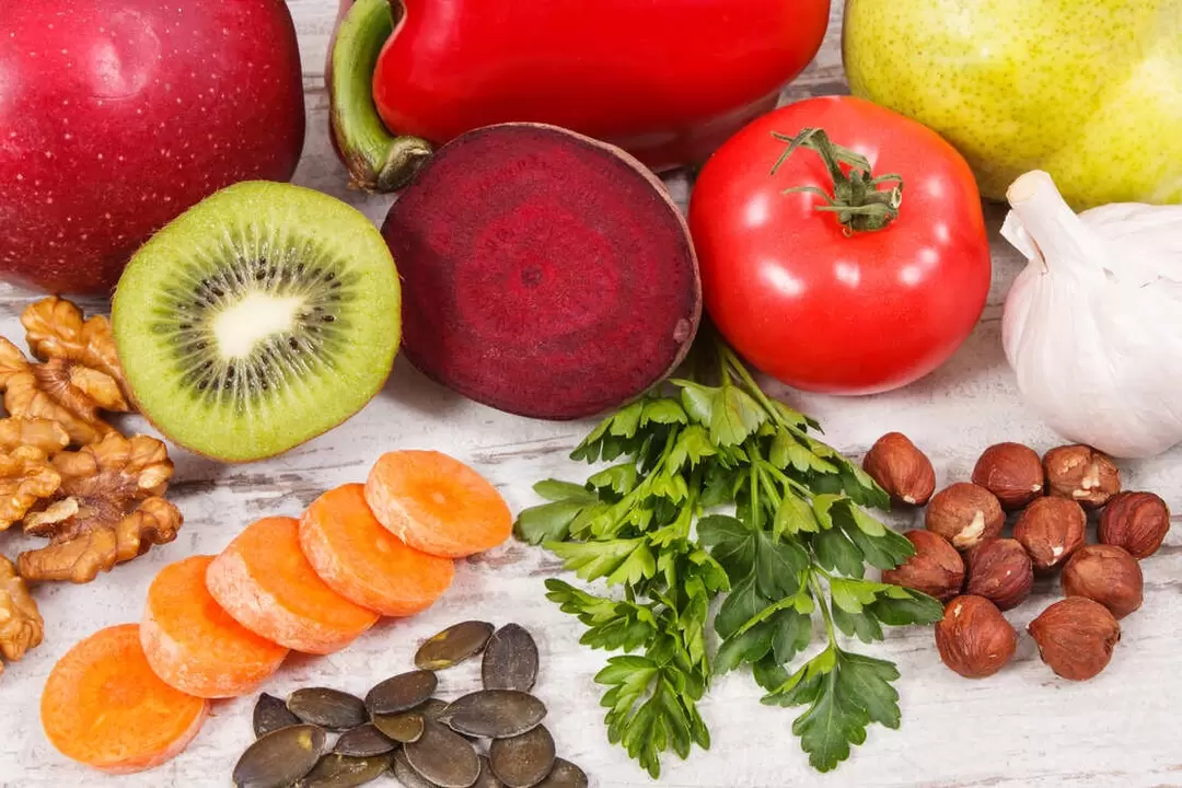 La dieta de un paciente con gota incluye una variedad de verduras y frutas. 